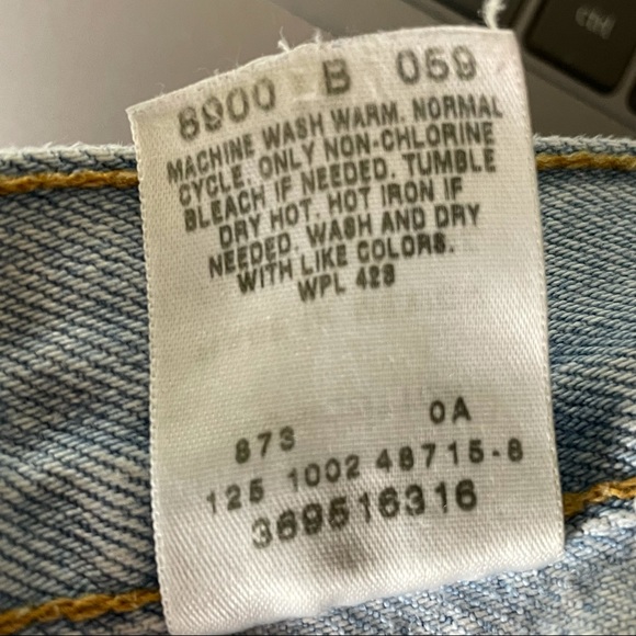 Women’s Vintage Levi’s High Waisted Mom Jean Shorts - Picture 9 of 13